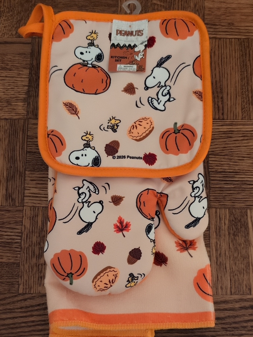 Peanuts Orange and Cream Pumpkin Snoopy Oven Mitt & Pot Holder Set